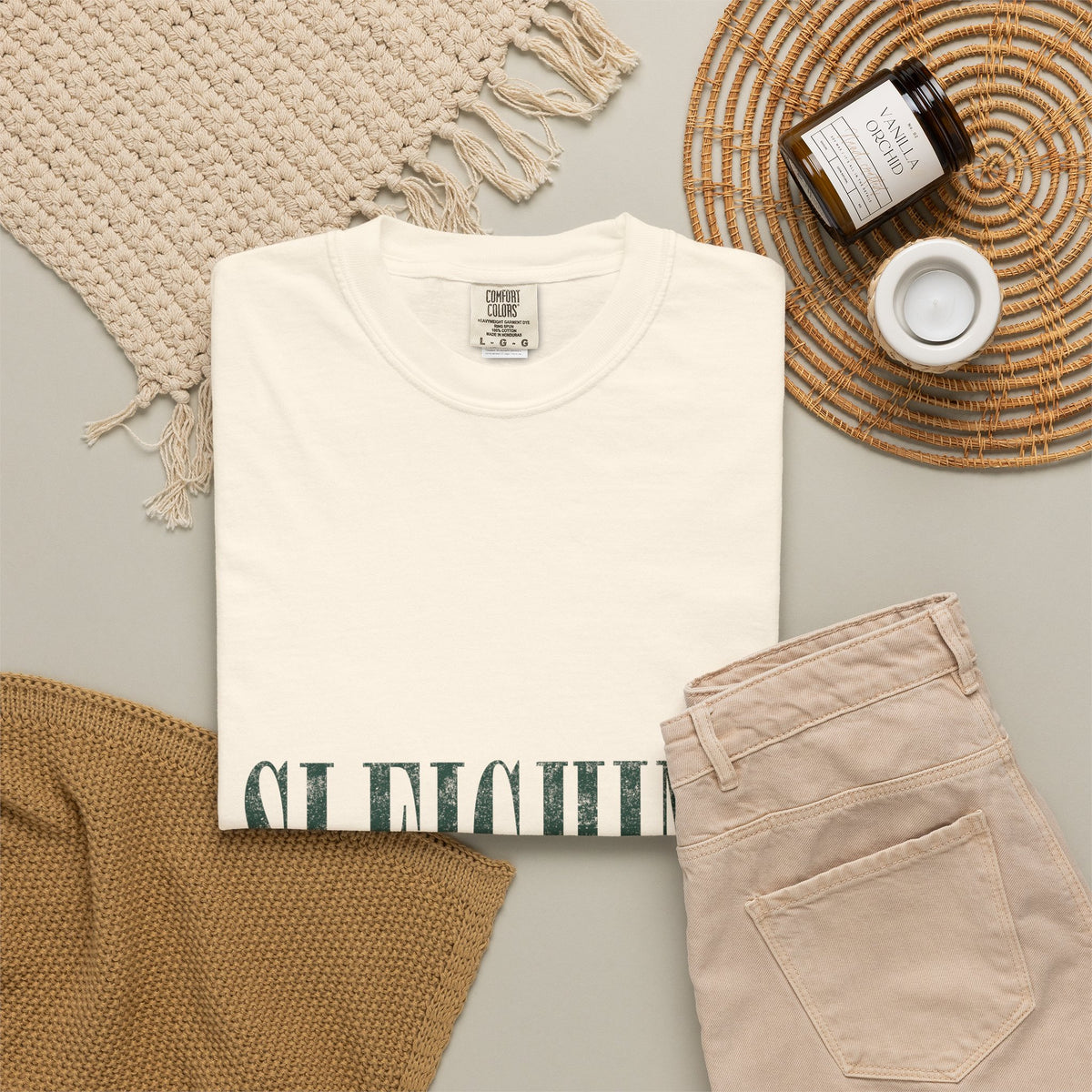 Sleighing Tee — Vintage Holiday Graphic T-Shirt with 'SLEIGHING, OBVIOUSLY.' Print